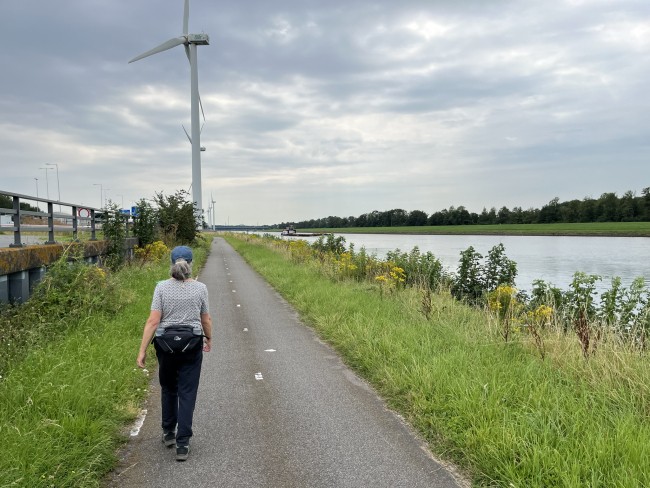 Langs het Hartelkanaal © Ernst Koningsveld