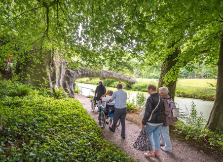 Rolstoeltoegankelijke wandeling in de natuur © Peter Venema