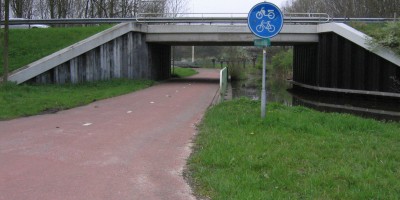 Fietspad_onder_kruising.JPG