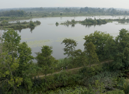 Dronebeeld van Tienhovense plassen 