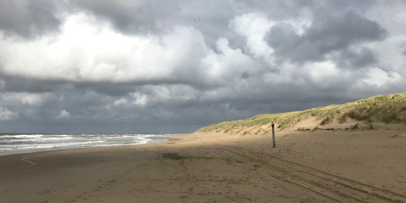 Strand met strandpaal © Martijn de Groot.jpg