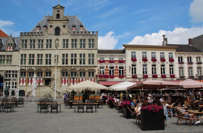 Stadhuis_Bergen_op_Zoom.jpg