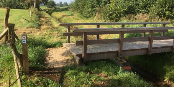 apeldoorn te voet nieuwe markeringen aanbrengen bruggetjes.jpg