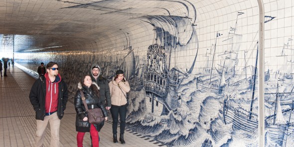 Amsterdam, fiets-- voettunnel bij centraal station.jpg