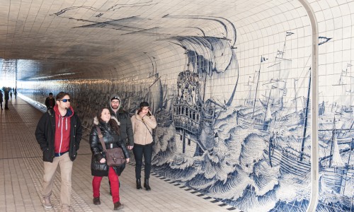 Amsterdam, fiets-- voettunnel bij centraal station.jpg