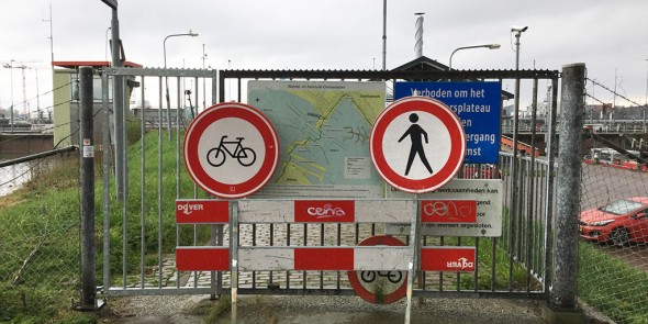 Oranjesluizen afgesloten.jpg