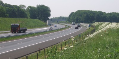 20080514 57 A73 met ecoduct Waterloo vanaf aansluiting Waterlo.JPG