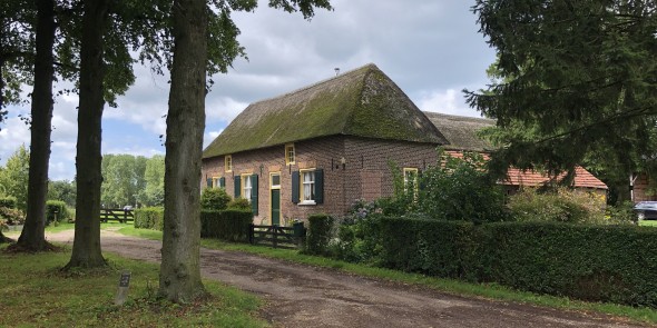 karakteristieke boerderij land van maas en waal