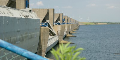 Nederlands Kustpad Goedereede-Rockanje Haringvlietsluizen.jpg