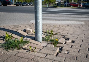Een losse tegel een klein risico, grote gevolgen © Shutterstock.jpg