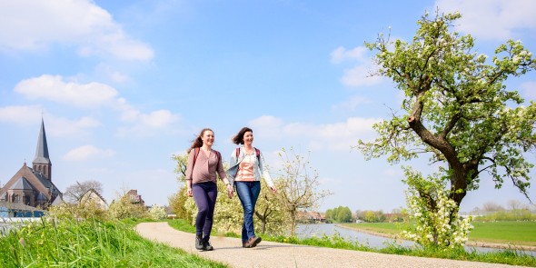 Myrte_en_Eva_in_Beesd.jpg