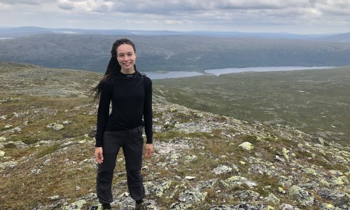 Tari Simonis wandelen in Grövelsjön.jpg