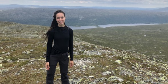 Tari Simonis wandelen in Grövelsjön.jpg