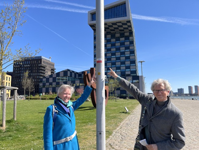 Op de Lloydkade voor het markante Scheepvaart en Transport College © Ernst Koningsveld