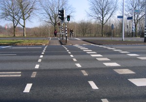 Oversteek_Twenthepad_Almelo_van_de_Van_Rechteren_Limpurgsingel.jpg