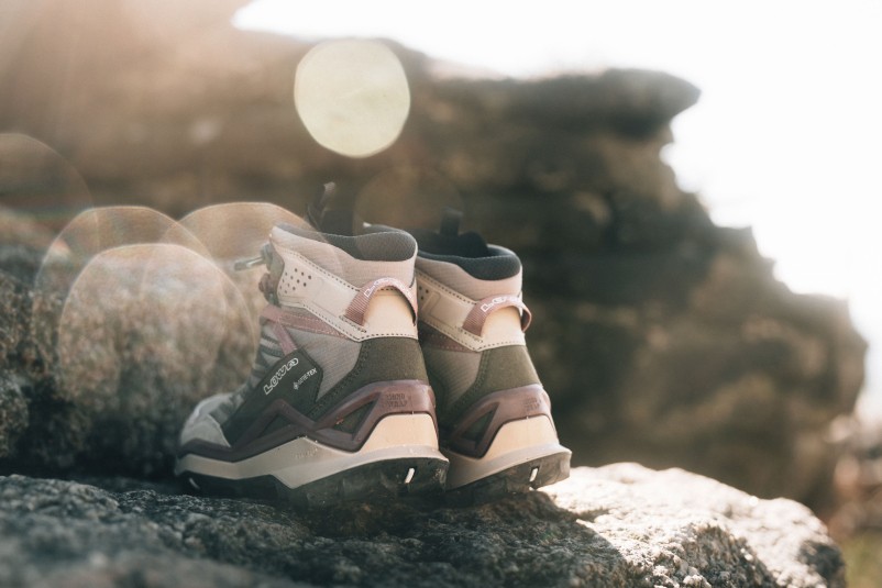 Wandelschoenen van LOWA.