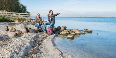 Muiden, Dieuwerke en Maayke wandelen langs IJmeer-8.jpg