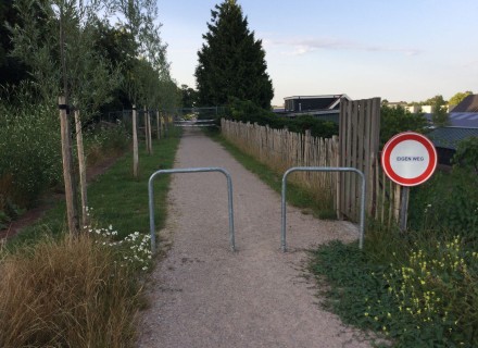 Blokkade op het Pelgrimspad in Aalsmeer