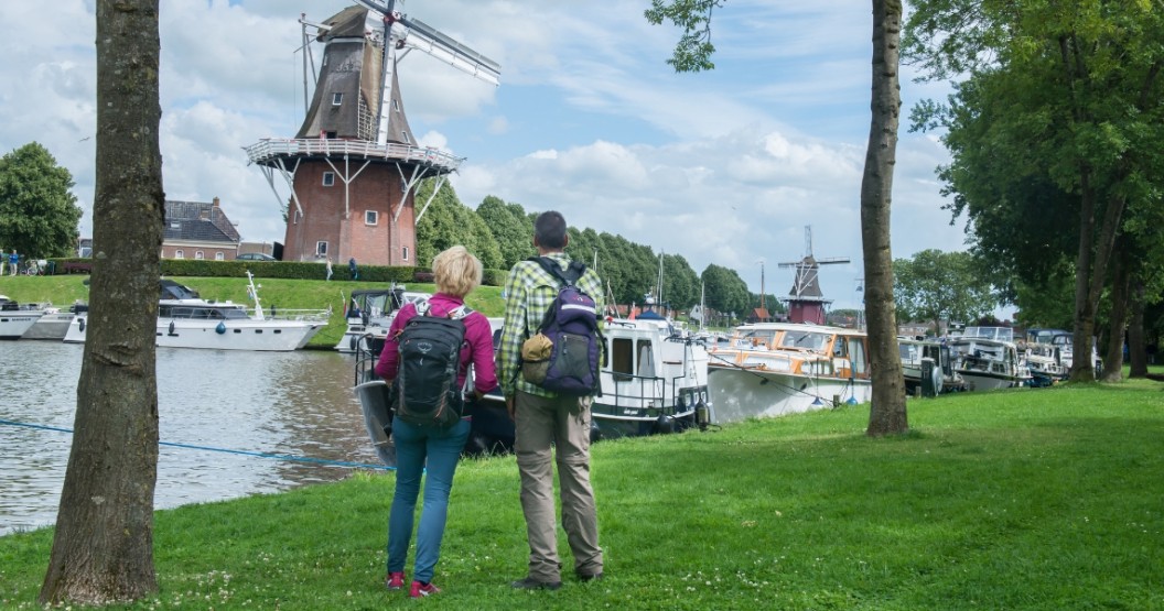 Wandelaars in Dokkum © Ad Snelderwaard