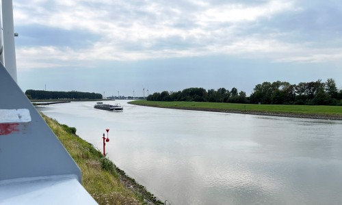 Aanlooproute LAW 6 met zicht op Hartelkanaal © Ernst Koningsveld-2.jpg