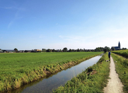 Semi-verhard Kerkepad naar Cabouw. Foto: Wandelnet