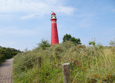 De rode vuurtoren op Schiermonnikoog © Marleen Lekkerkerk