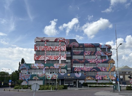 Grootste muurschildering van Nederland op de fabriek van Vlisco © Lea van Someren