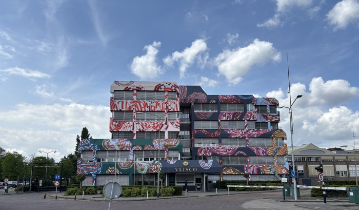 Grootste muurschildering van Nederland op de fabriek van Vlisco © Lea van Someren