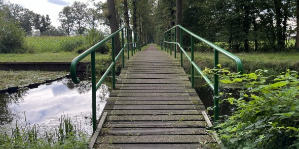 Brug over de Barneveldse Beek © Ernst Koningsveld.jpg