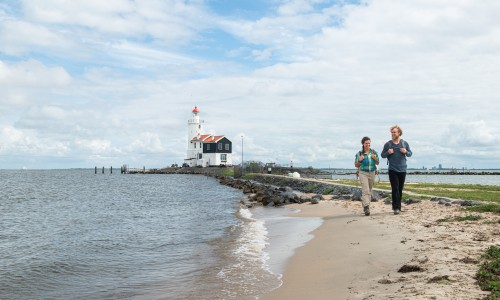 Wandelaars bij Het Paard van Marken-17.jpg