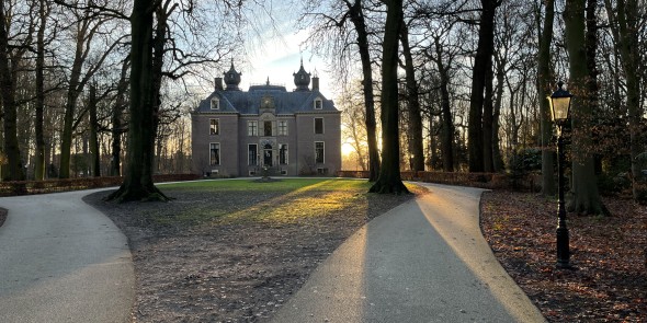 Kasteel Oud-Poelgeest, ’s ochtends vroeg in de winter © Ernst Koningsveld.jpg