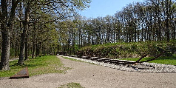 Westerborkpad monument.JPG