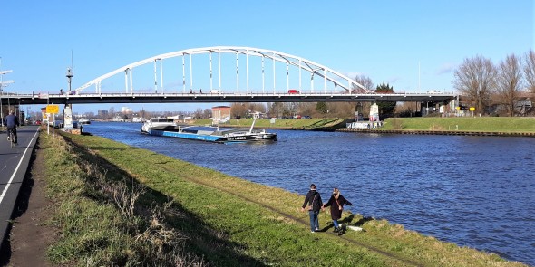 kanaal met mensen.jpg