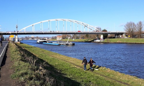 kanaal met mensen.jpg