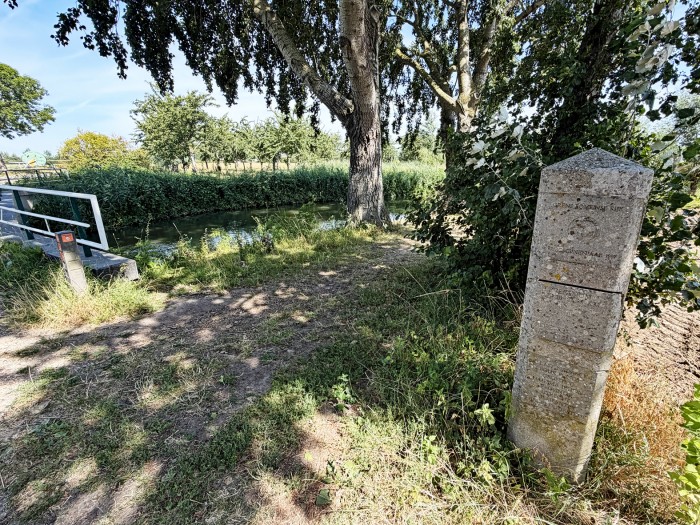 bruggetje over de Oude Kromme Rijn met Mijlpaal