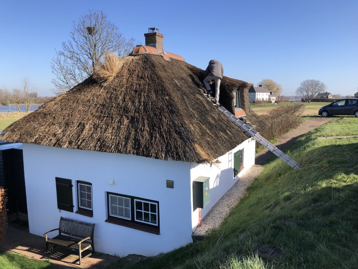 dijkhuis met stormschade