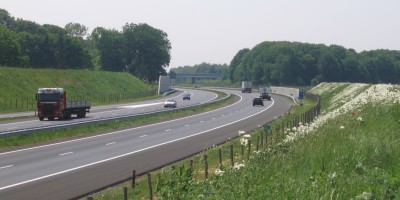 20080514 57 A73 met ecoduct Waterloo vanaf aansluiting Waterlo.JPG