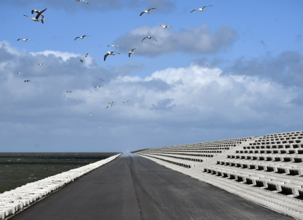 Afsluitdijk fiets- en wandelpad Waddenzeezijde. © Rijkswaterstaat