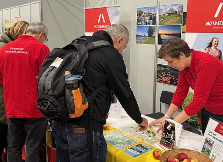Patty van Ziel op de beurs voor het Betuwepad © Wandelnet