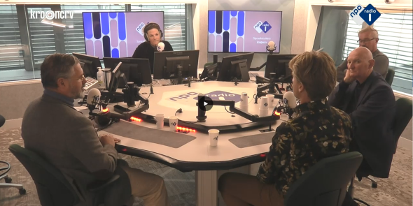 Frank Hart te gast in radioshow.PNG