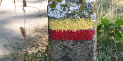 Geel-rode-markering-Streekpad-Wandelnet.jpg
