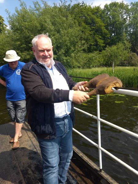 Eef Meijerman op veerpontje Haerst